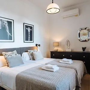 https://tico-lujo-con-terraza-y-vistas-a-giralda-parking-opc.es-andalucia.com